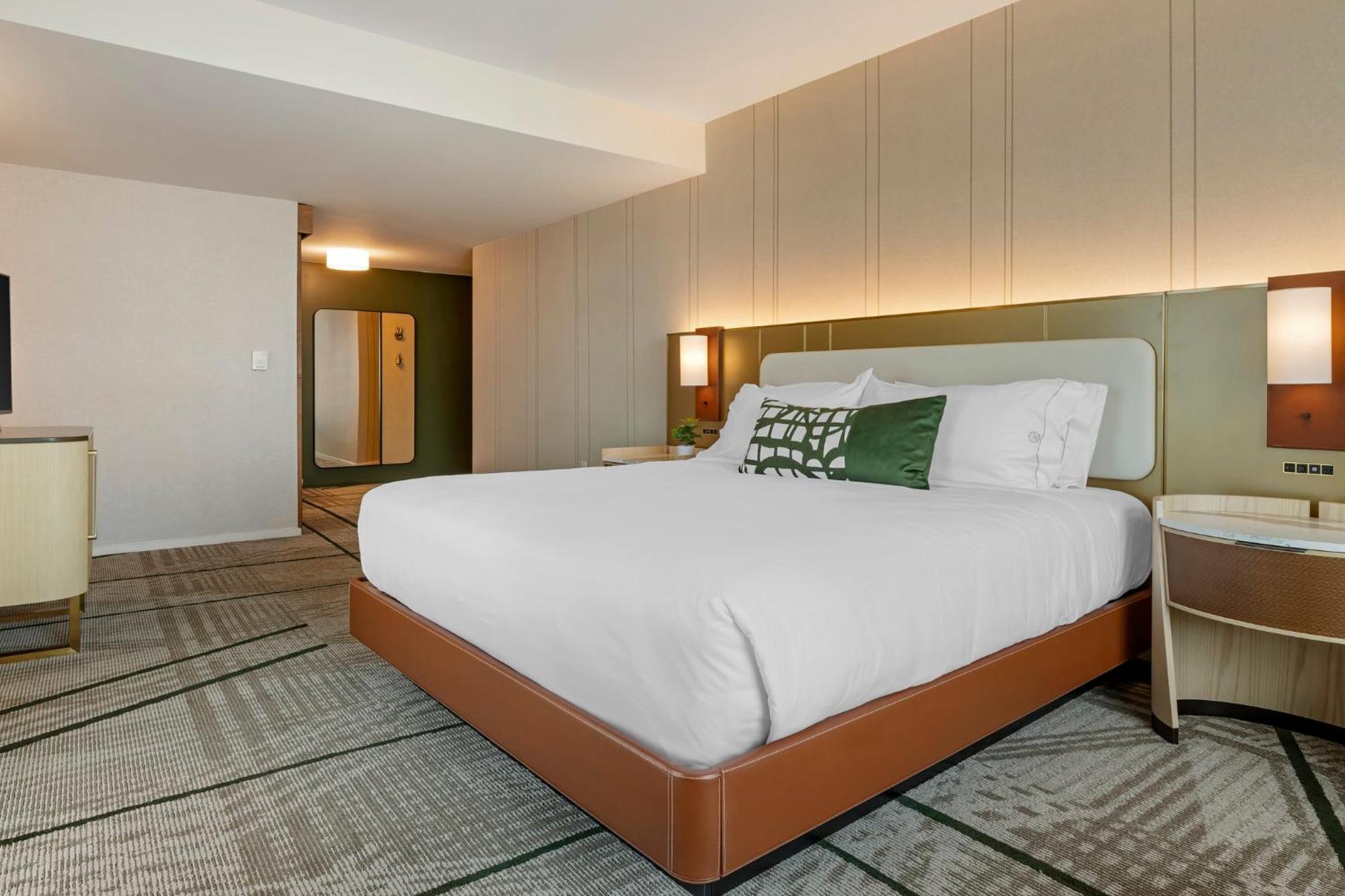 Hotel Omni At The Ballpark 4*